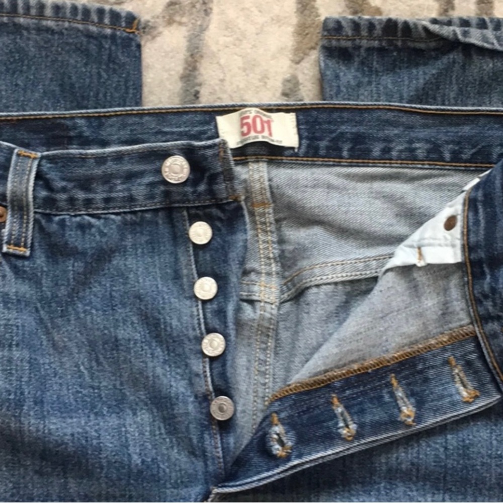 ⬇️  Levi’s 501 original button fly 38x32